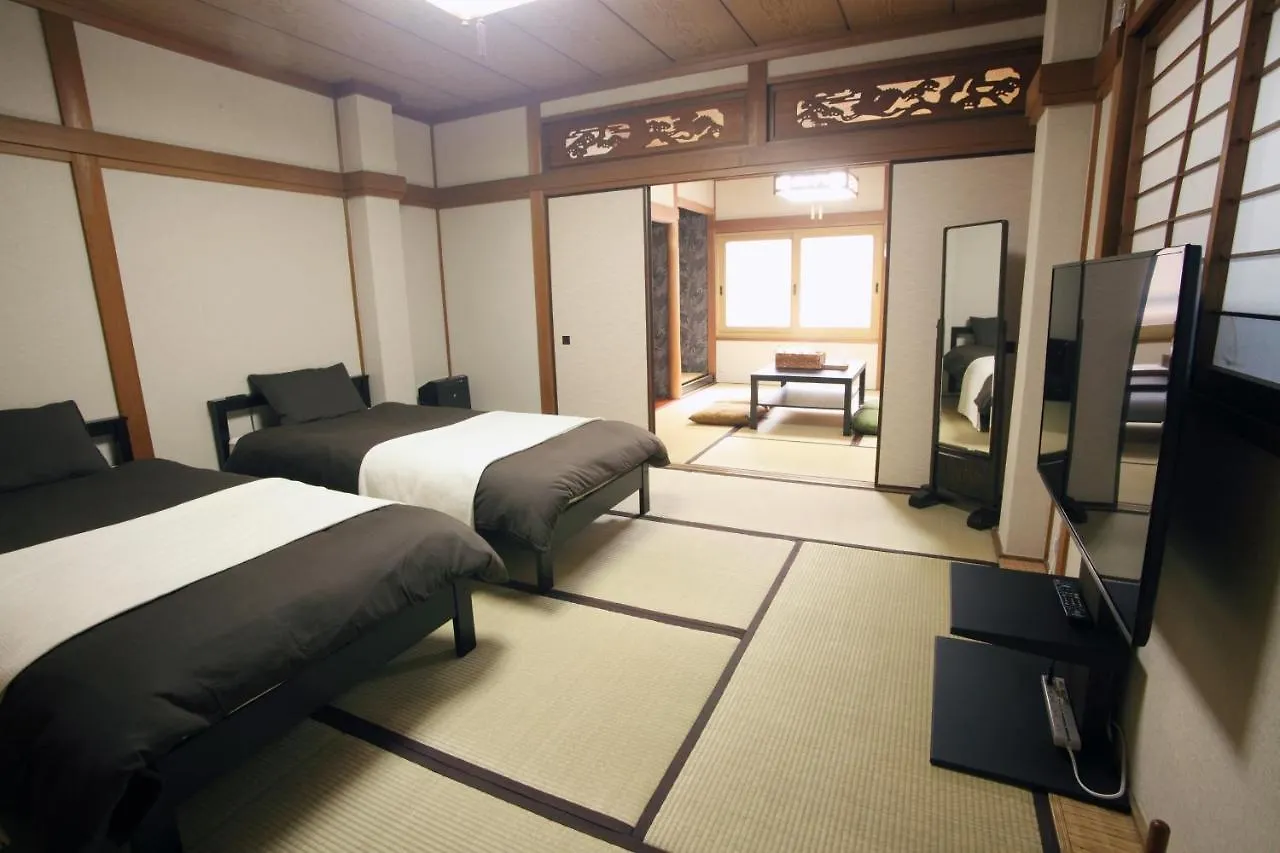 Guest House Futaba Ósaka