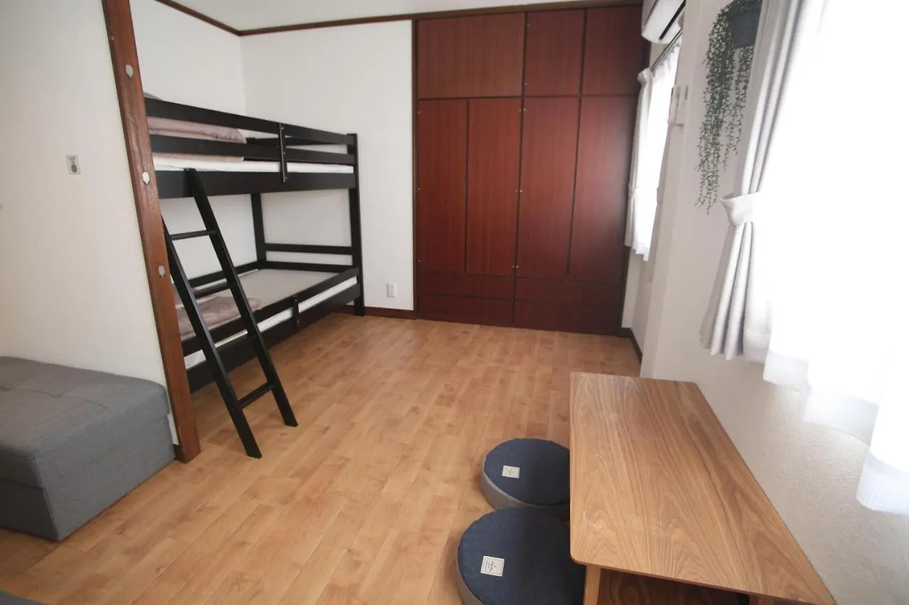 Guest House Futaba Ósaka
