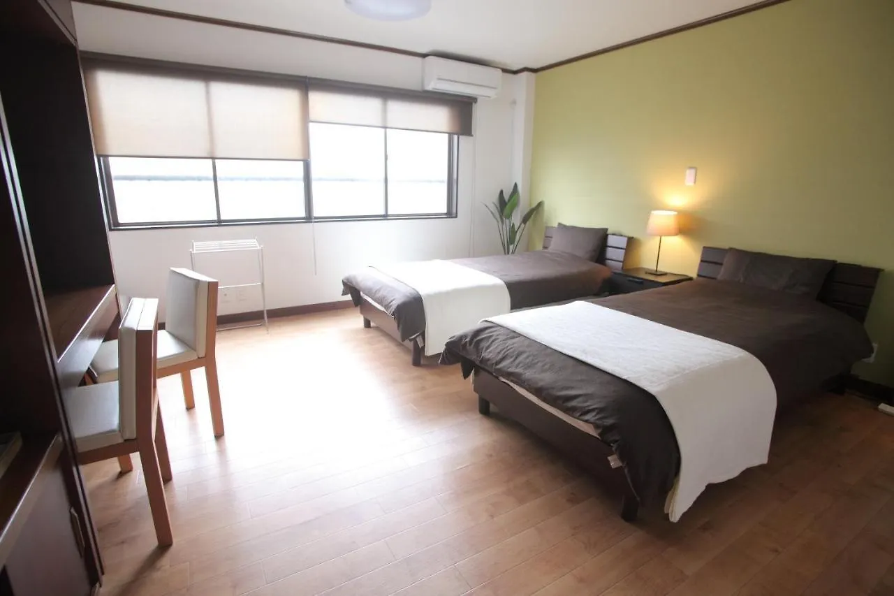 Guest House Futaba Ósaka